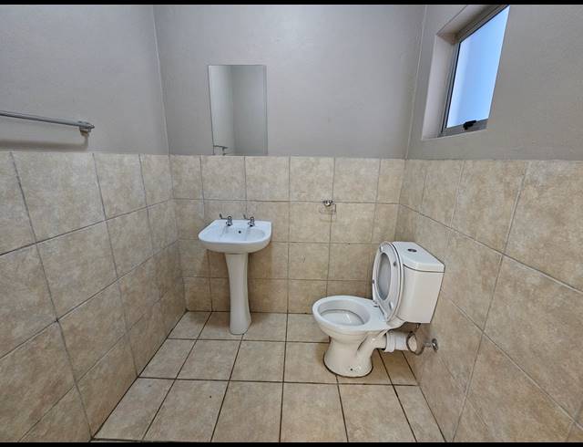 302M² MINI FACTORY TO LET IN LANSERIA